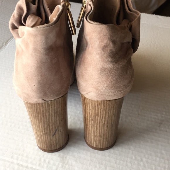 Louise et Cie Suede Heel Ankle Boots Booties Beige Sz 9M Bow Zip - Picture 3 of 7